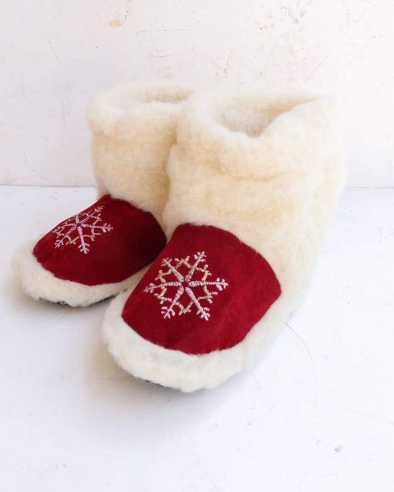 red christmas slippers