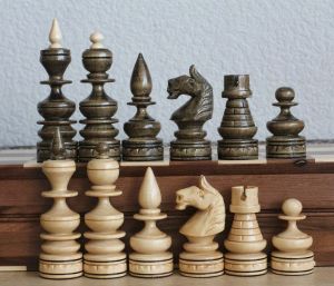 Wood carving weighted chess pieces with box