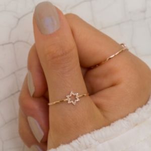 Tiny star ring 