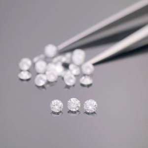 Натуральные калиброванные бриллианты 2 мм, цвет 3 (G), чистота 5 (SI1). 207 штук