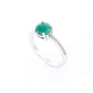 Silver ring with round green emerald