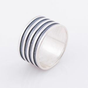 Wide striped silver ring band