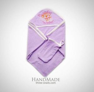 Baby gift: towel with bath mitten