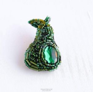 Beaded brooch "Green pear"