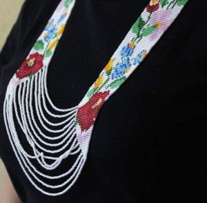 Beaded necklace "Flowered field"
