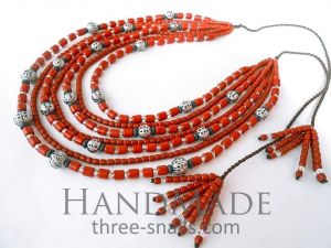 Beaded necklace with tassels