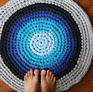 Blue round bathroom rug