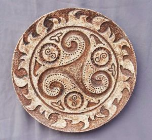 Ceramic plate "Triskele"