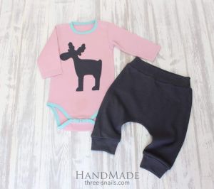 Cool baby clothes. Babygro and pants "Christmas friend"