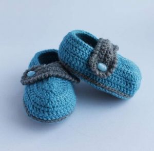 Crochet baby booties "Cornflowerblue fileld"