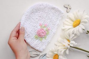 Crochet infant hat "Pink flower"