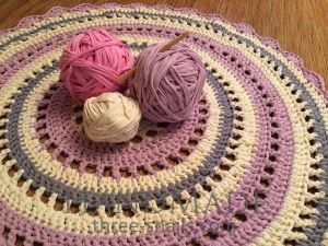 Crochet openwork rug "Spring violet"