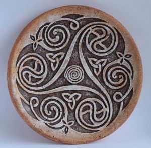 Decorative ceramic plate "Triquetra"