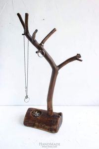 Decorative wooden statuette for jewelry