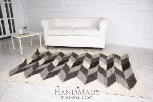 Hand woven wool carpet "Hypnosis"