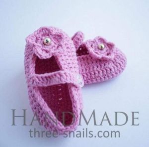 Handmade bootees "Water lily"