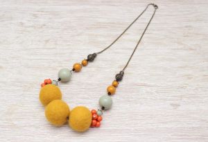 Handmade Woolen necklace "Three suns"