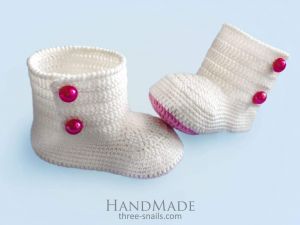 Handmame baby bootees "Featheriness"