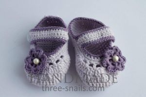 Knitted baby booties "Lilac flower" 