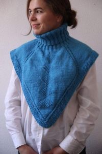 Knitted neckwarmer for women