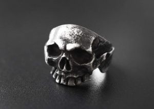 Silver skull ring "Yorick"