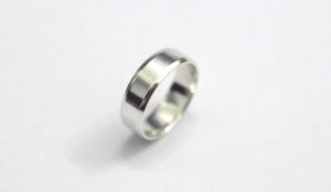 Wedding ring with beveled edges
