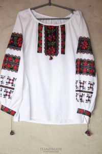 White peasant blouse "Borscht pattern"