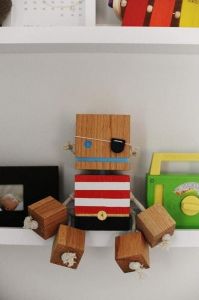 Wood robot toy