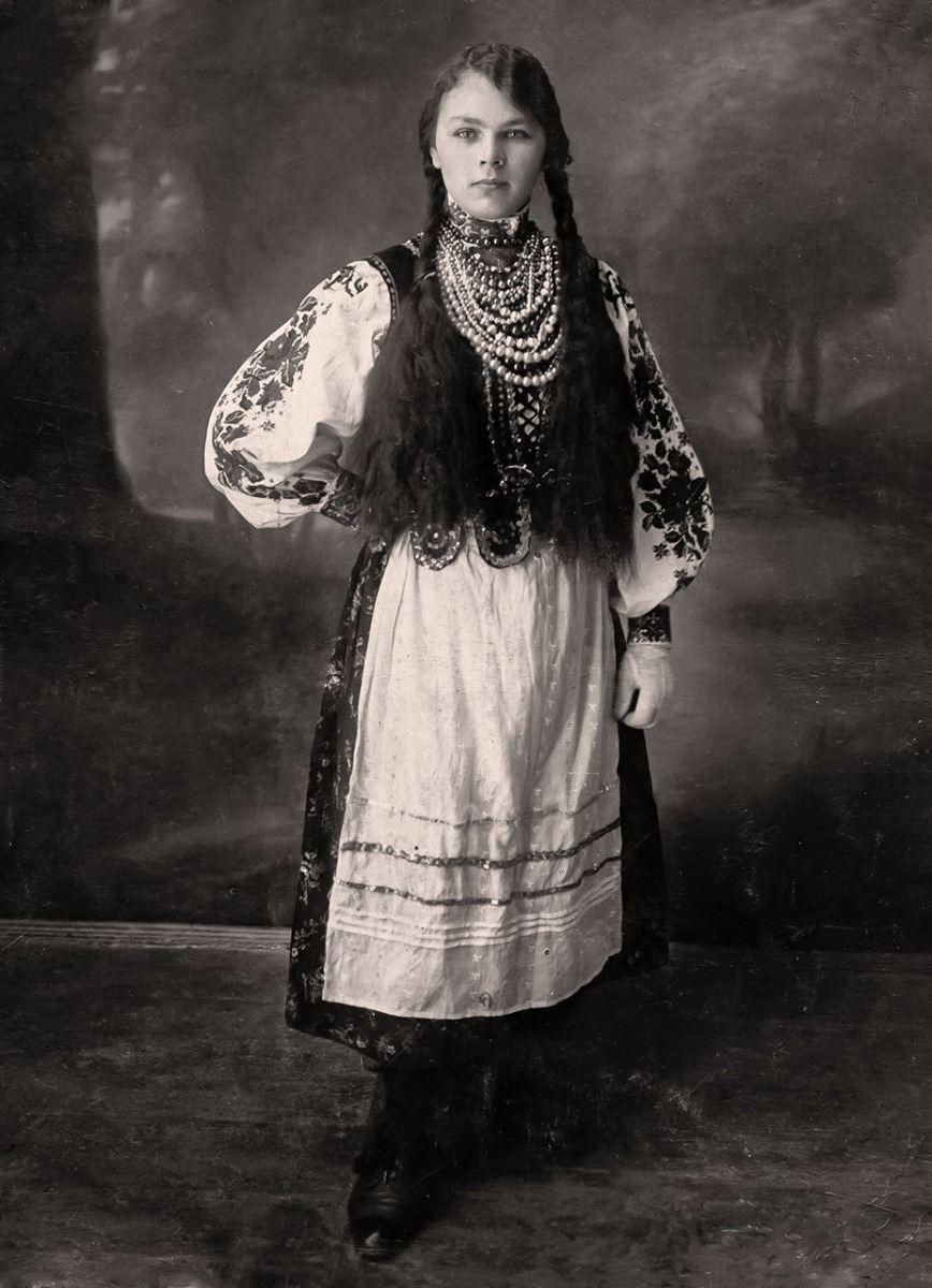 Traditional ukrainian shop women's clothing