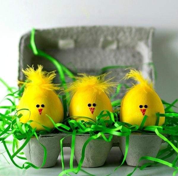 праздничные яйца в виде цыплят
