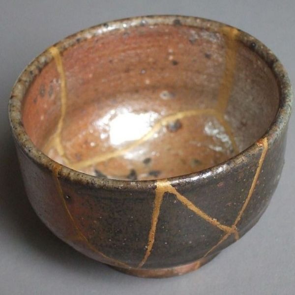 Kintsugi pottery – magic of wisdom, skills and noble metal powders