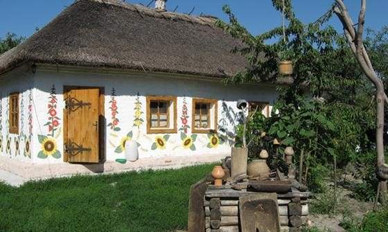 Ukrainian hut with ornaments